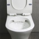 Makalu monoblokkos kompakt WC hátsó kifolyással ülőkével