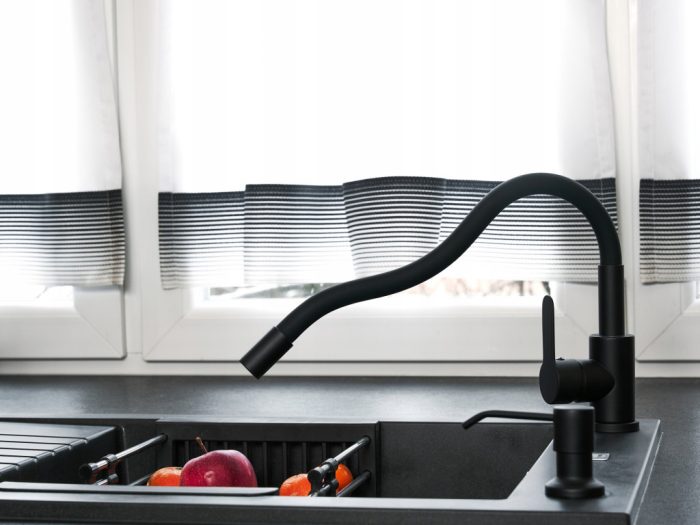 Caldo Freddo álló mosogató csaptelep FEKETE - FEKETE flexibilis kifolyócsővel